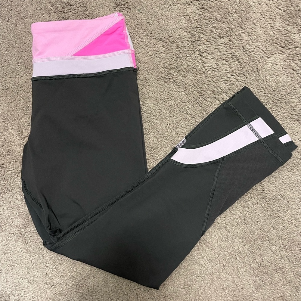 Dark Grey and Pink Midrise Lululemon Cropped Leggings Size 4